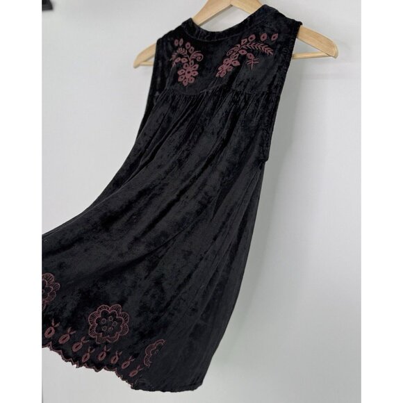 World Market Women’s Black Embroidered‎ Velour Sleeveless Blouse Size S/M Boho - Picture 7 of 12